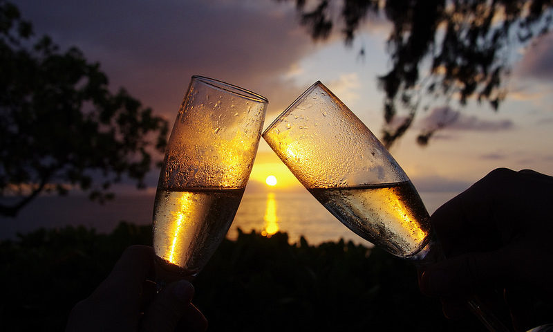 Brindo por los corazones rotos