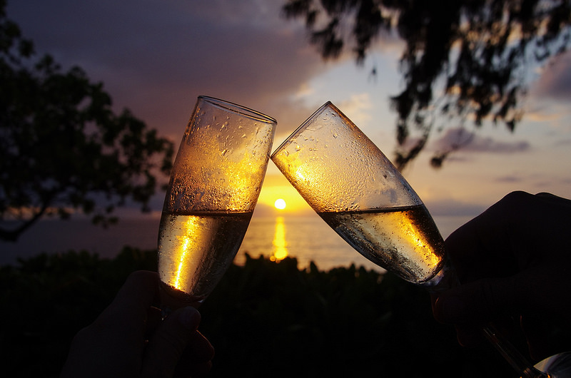 Brindo por los corazones rotos